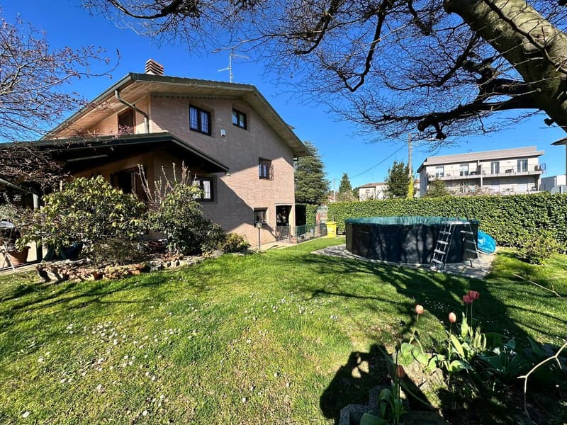 Incantevole villa singola a Vedano Olona (8)