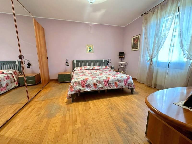 Incantevole villa singola a Vedano Olona (16)