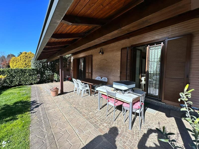 Incantevole villa singola a Vedano Olona (9)