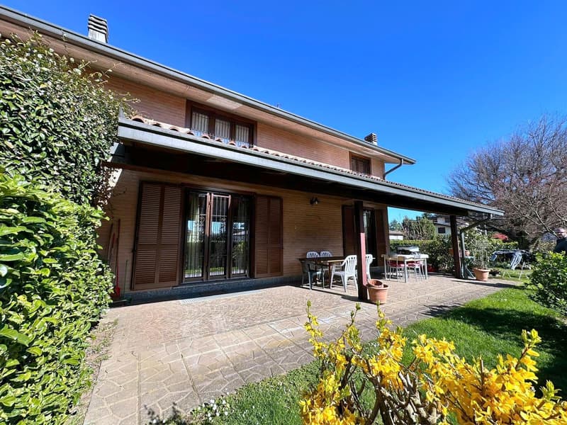 Incantevole villa singola a Vedano Olona (1)