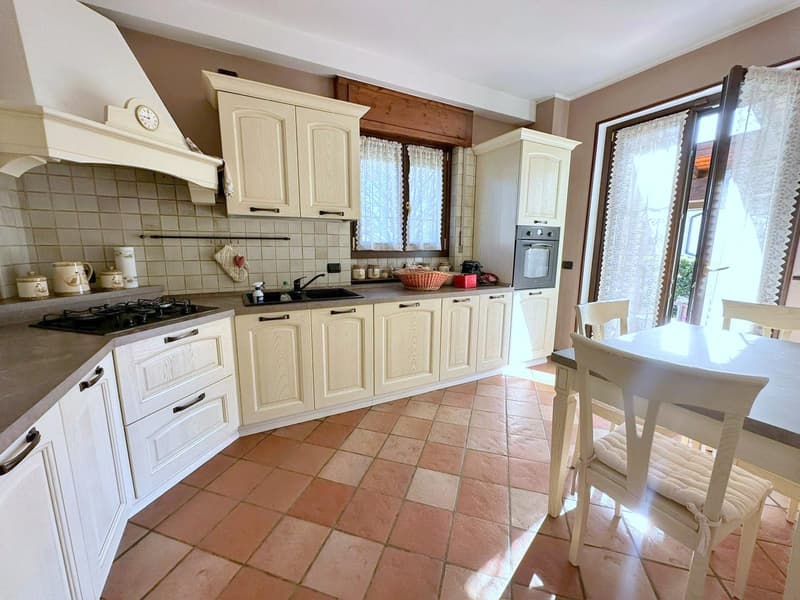 Incantevole villa singola a Vedano Olona (13)