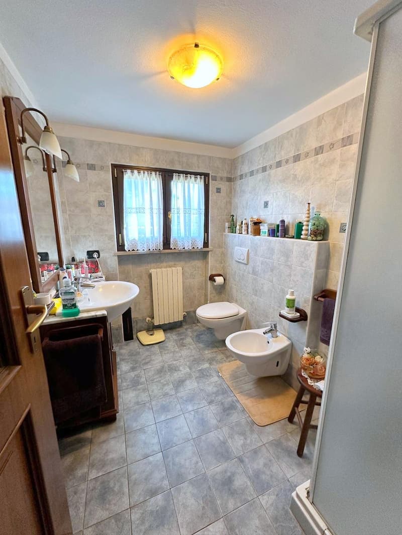 Incantevole villa singola a Vedano Olona (24)