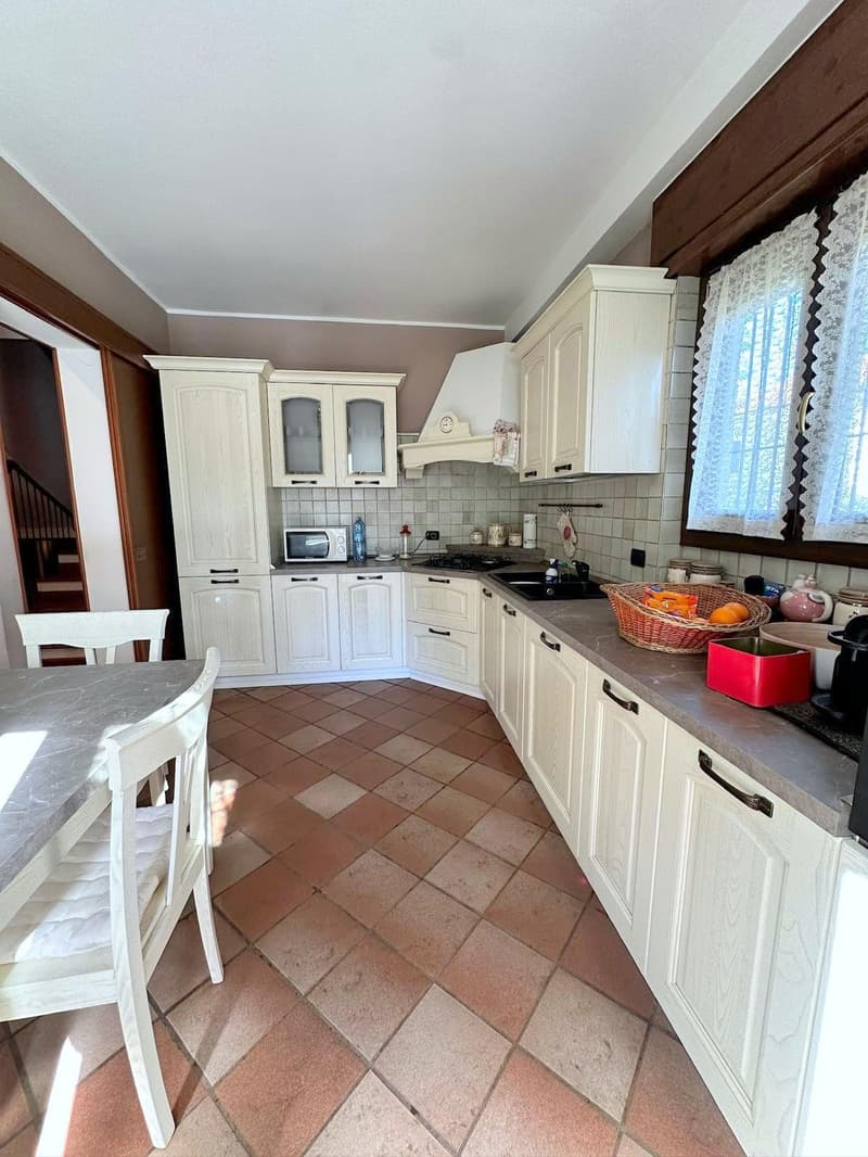 Incantevole villa singola a Vedano Olona (14)