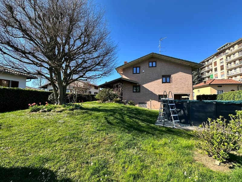 Incantevole villa singola a Vedano Olona (7)