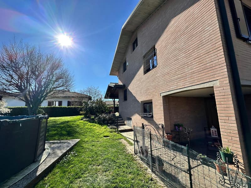 Incantevole villa singola a Vedano Olona (4)
