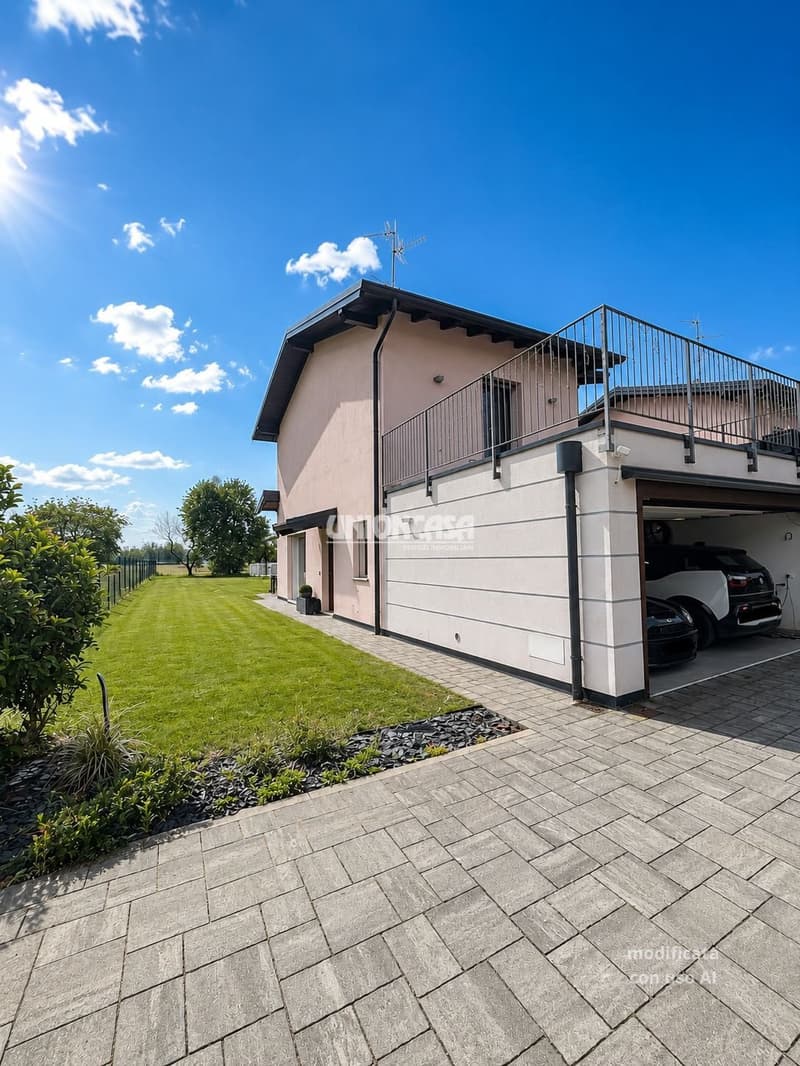 Villa Indipendente con Giardino a Concagno – 4 Locali, Moderna e Silenziosa (3)