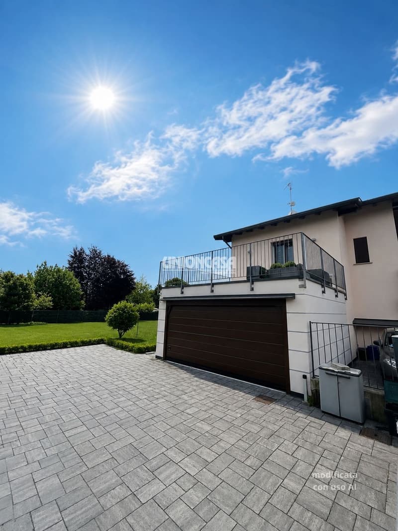 Villa Indipendente con Giardino a Concagno – 4 Locali, Moderna e Silenziosa (26)