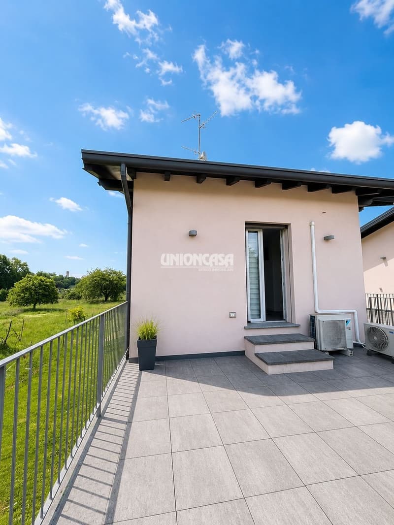 Villa Indipendente con Giardino a Concagno – 4 Locali, Moderna e Silenziosa (24)