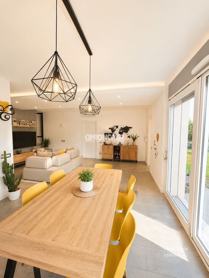 Villa Indipendente con Giardino a Concagno – 4 Locali, Moderna e Silenziosa (9)