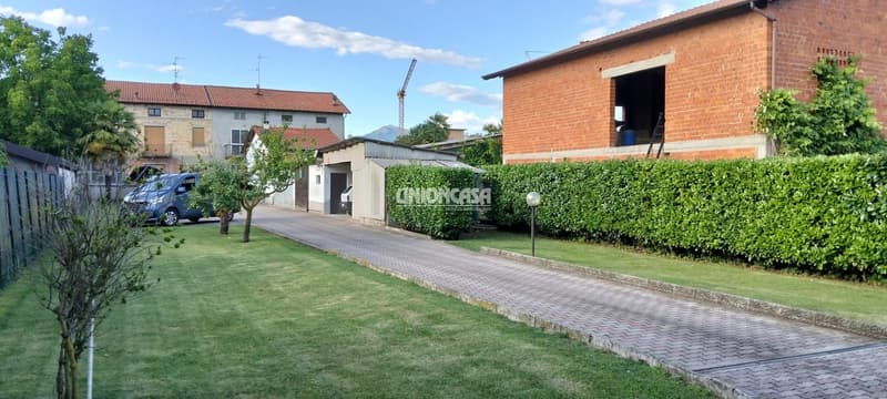 Villetta Bifamiliare in Vendita a Valmorea – Ampi Spazi e Giardino Privato (7)