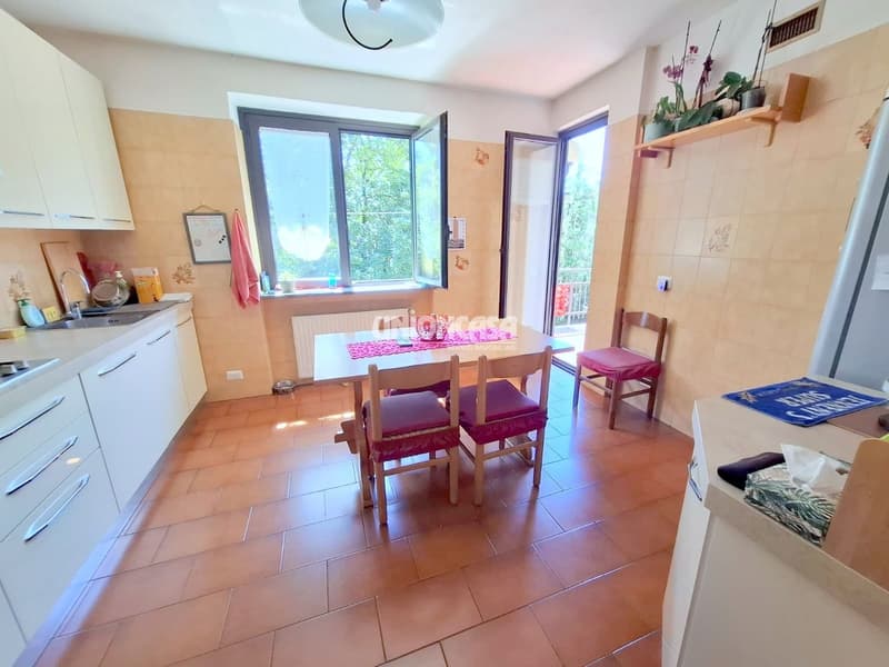 Casa Indipendente con Giardino e Garage a Bizzarone (15)