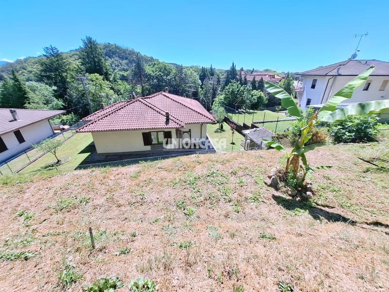 Casa Indipendente con Giardino e Garage a Bizzarone (3)