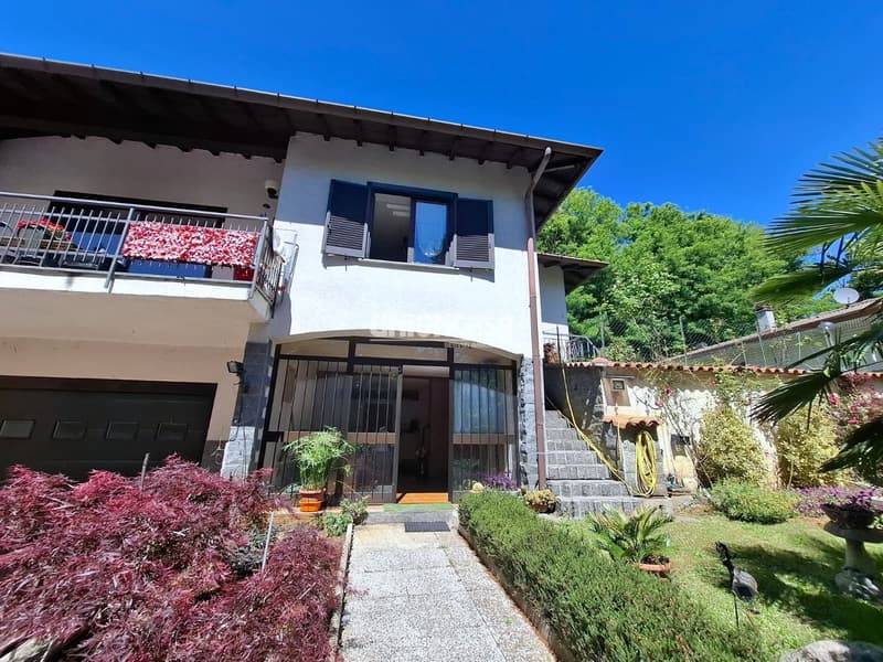 Casa Indipendente con Giardino e Garage a Bizzarone (8)