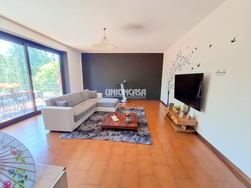 Casa Indipendente con Giardino e Garage a Bizzarone (12)