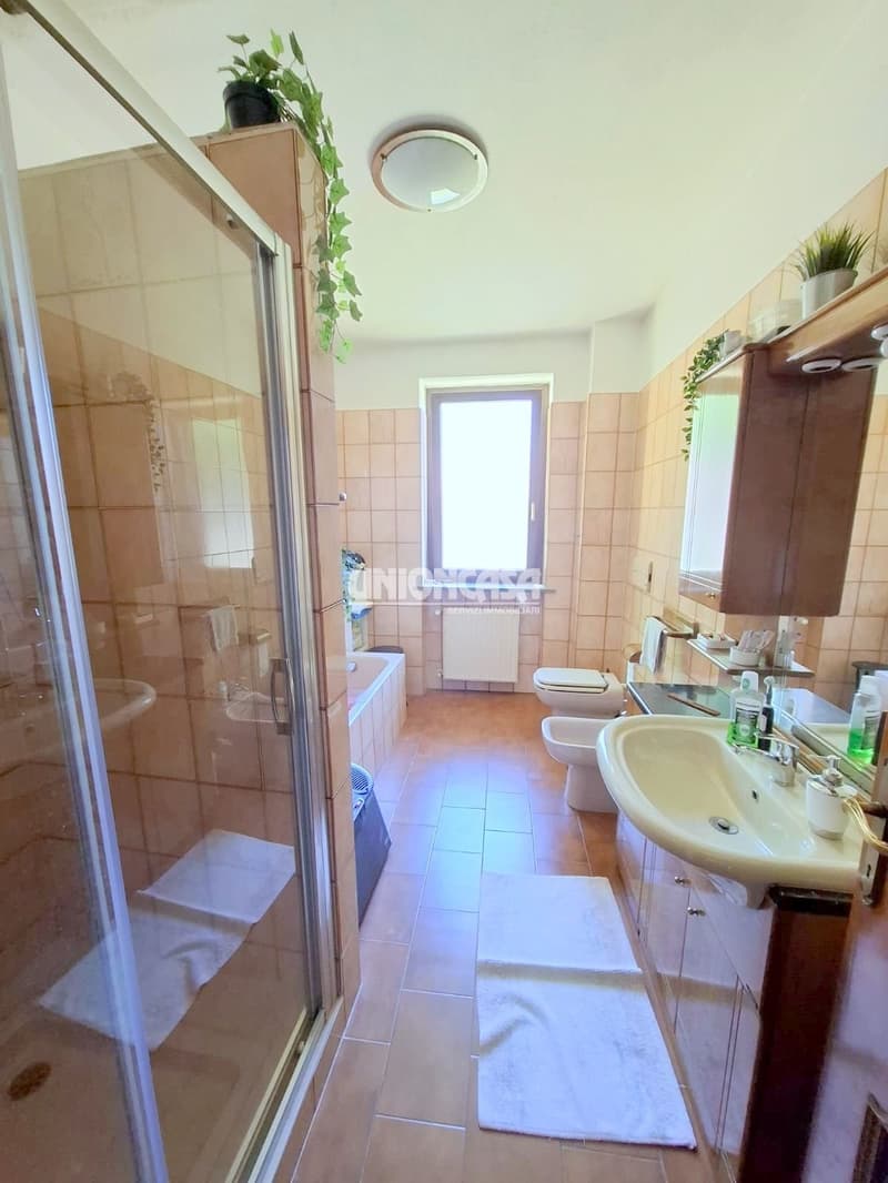 Casa Indipendente con Giardino e Garage a Bizzarone (17)