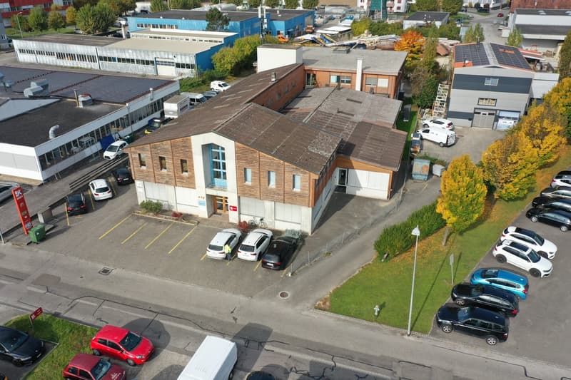 Local commercial de 92m2 en zone industrielle de Delémont (8)