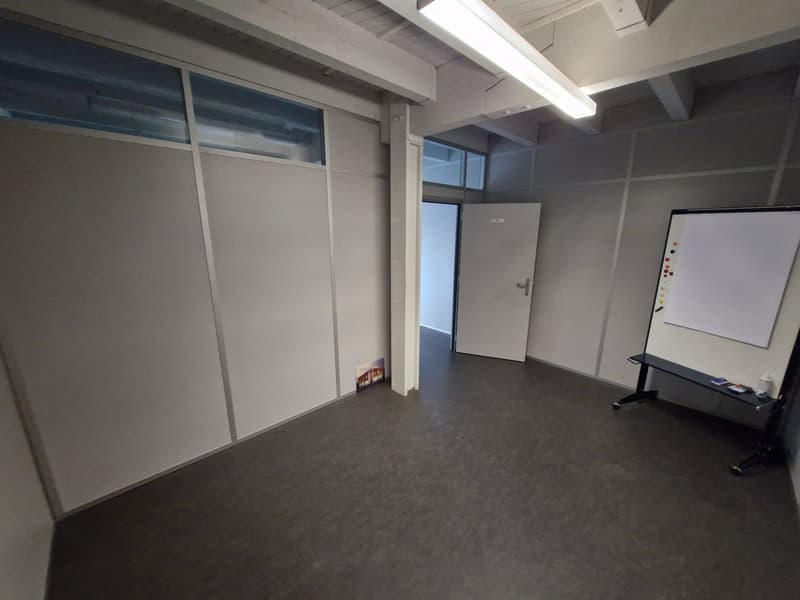 Local commercial de 92m2 en zone industrielle de Delémont (3)