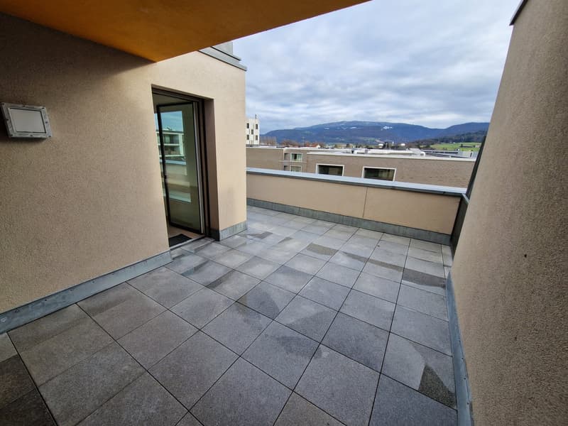 Magnifique attique lumineux avec terrasse – Vue dégagée au centre de Delémont (2)