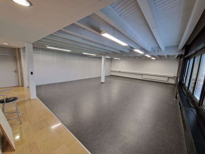 Local commercial de 130m2 en zone industrielle de Delémont (2)