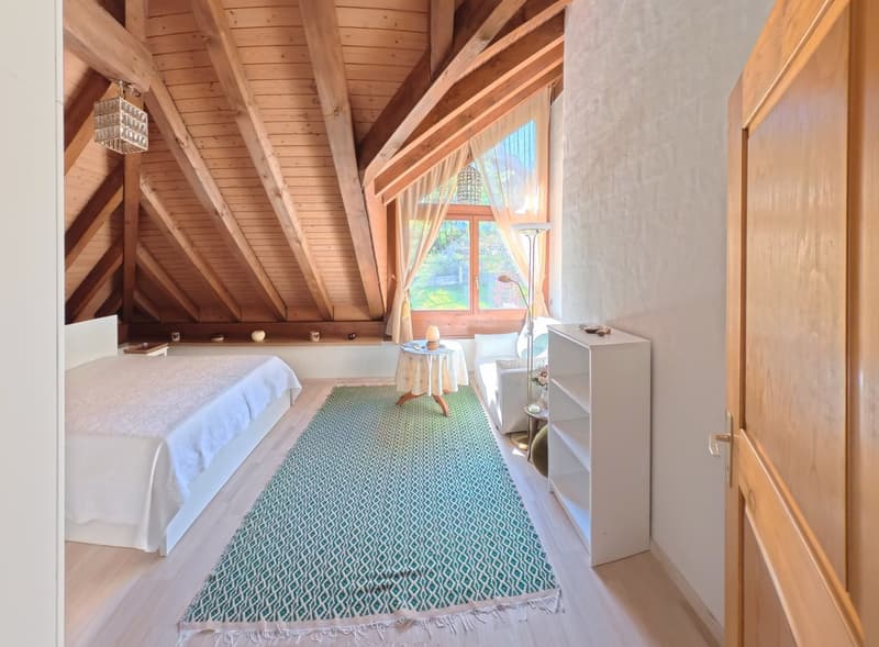 Charmantes Mehrfamilienhaus mit eigener Quelle sucht neuen Besitzer (2)