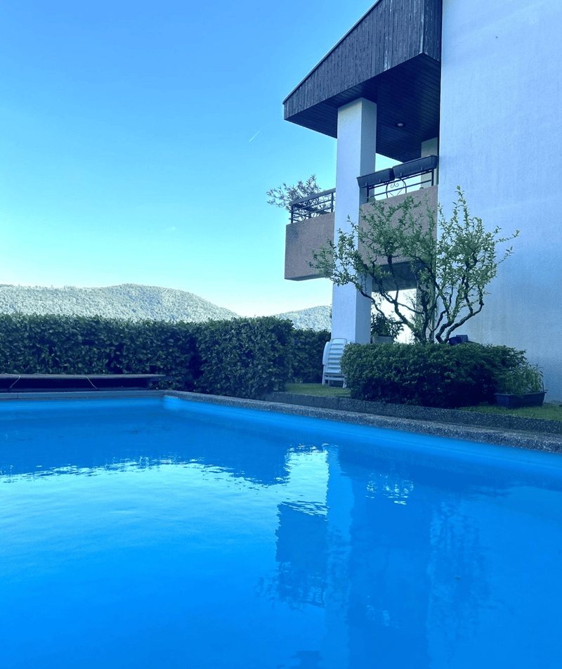Splendido appartamento 3.5 locali con vista panoramica, giardino e piscina ad Agra (6)