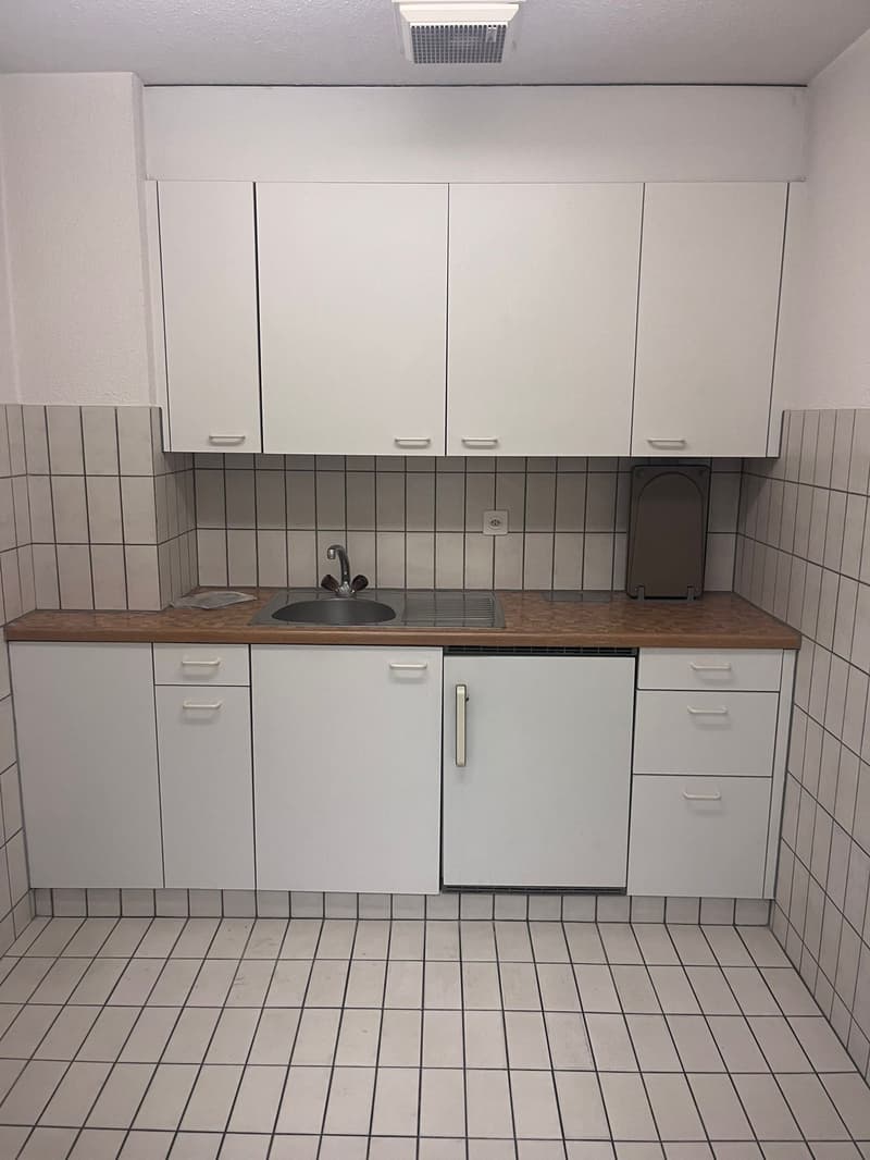 Büro mit Vorzimmer (27m2) an zentraler Lage in Zürich-Oerlikon (6)