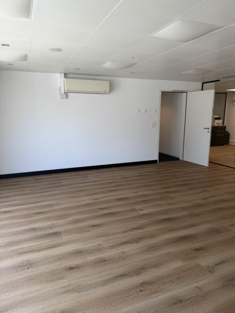 Magnifique bureau individuel au centre de Courrendlin (4)