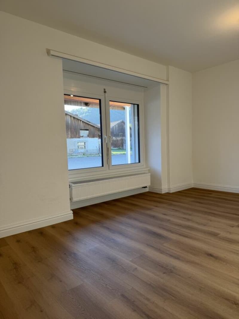 Magnifique 2.5 pces au rez-de-chaussée rénové à neuf au centre de Glovelier (2)