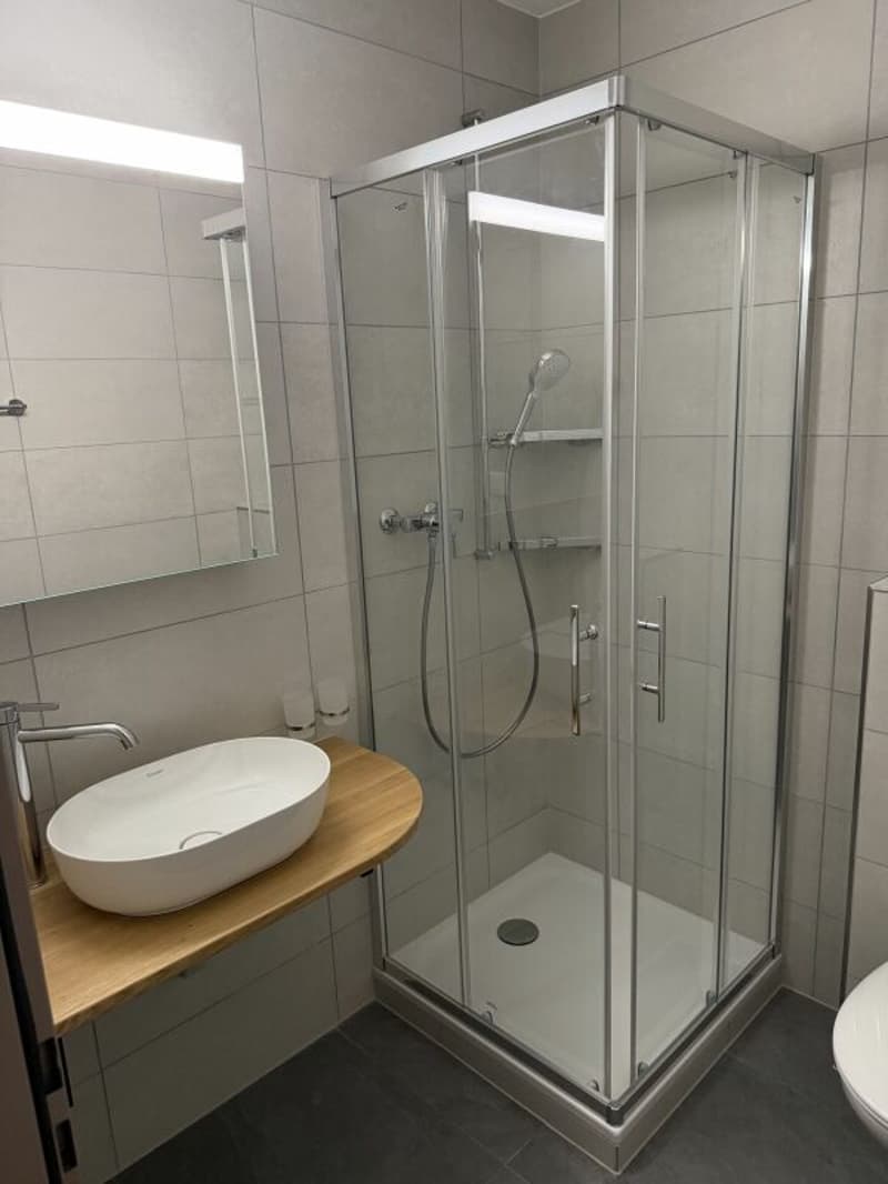 Magnifique 2.5 pces au rez-de-chaussée rénové à neuf au centre de Glovelier (8)