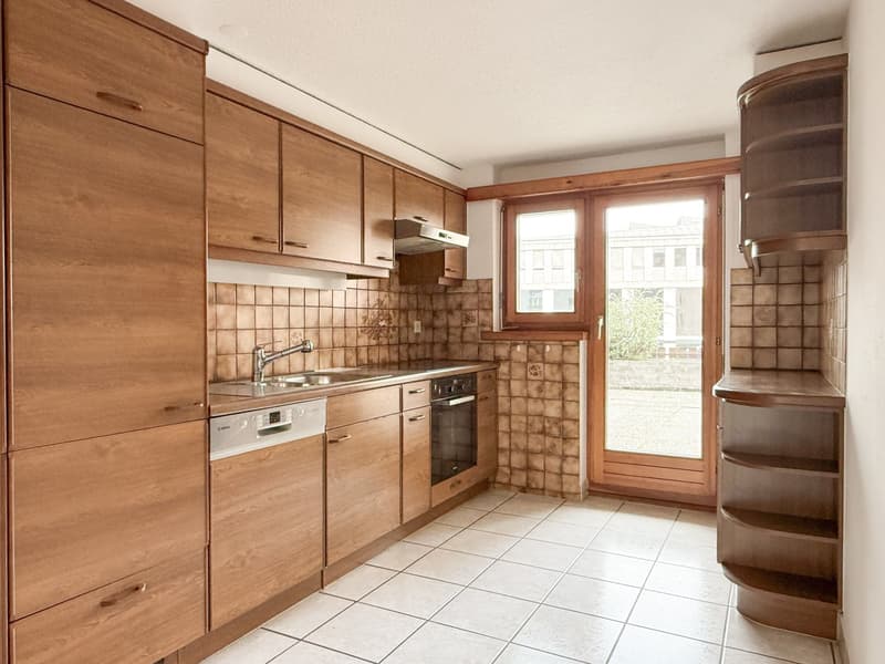 Centrally located and flexibly usable 4.5-room apartment in Domat/Ems (6)
