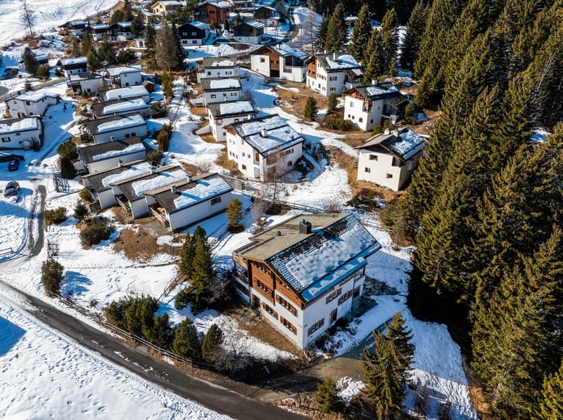 Incantevole casa multifamiliare di 7 locali in una posizione tranquilla a Urmein (7)