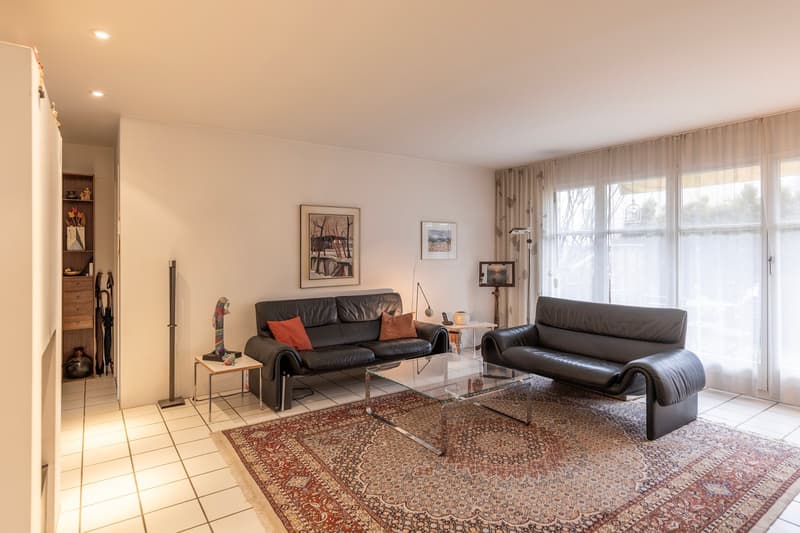 Grosszügige 3.5-Zimmer-Gartenwohnung an ruhiger Lage in Jonen (4)