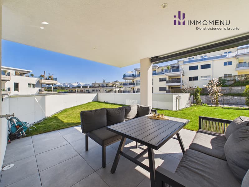 Moderne 4.5-Zimmer-Maisonettewohnung mit Süd-Garten und Bergsicht (1)