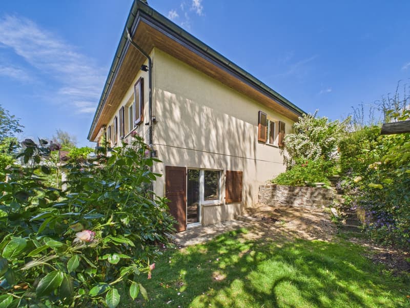 Freistehendes Einfamilienhaus mit Charme, Ruhe und attraktivem Entwicklungspotenzial (2)