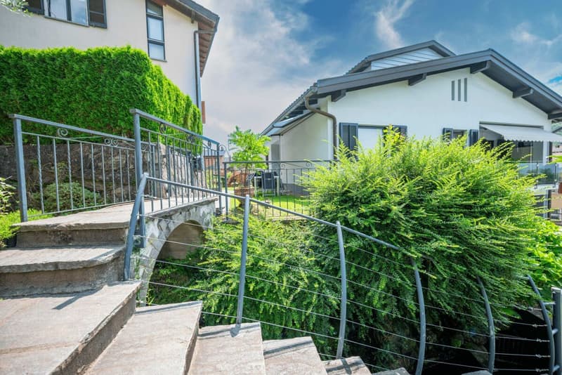 Splendida casa unifamiliare con possibilità di divisione in due appartamenti, immersa nella natura (3)