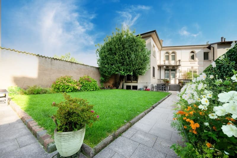 Prestigiose historische Residenz mit Garten im Herzen der Altstadt von Mendrisio. (2)