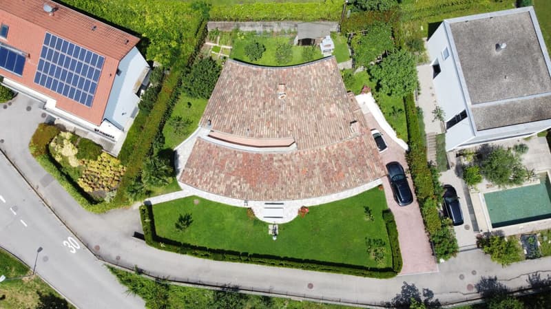 Bella villa con giardino e vista aperta sui vigneti (2)