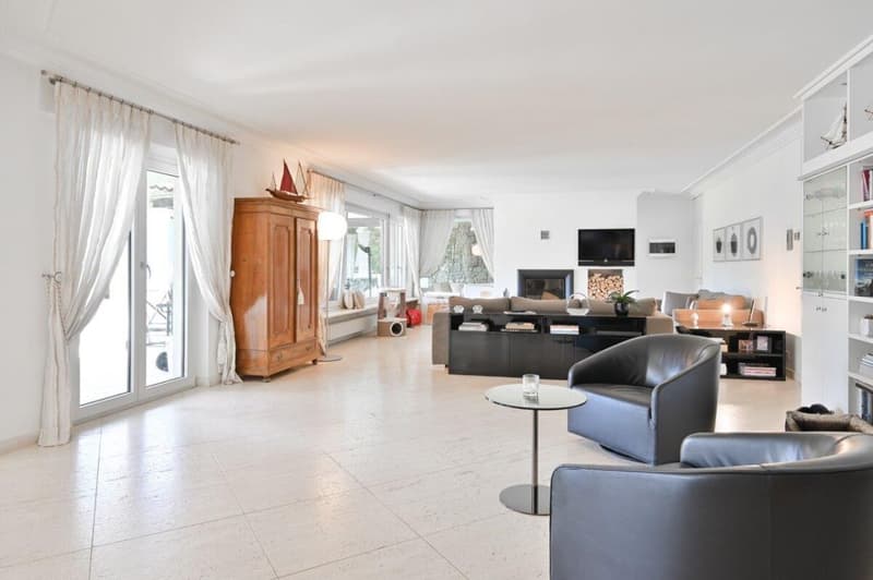 Stunning villa with Mediterranean charm, swimming pool and fantastic lake views (9)
