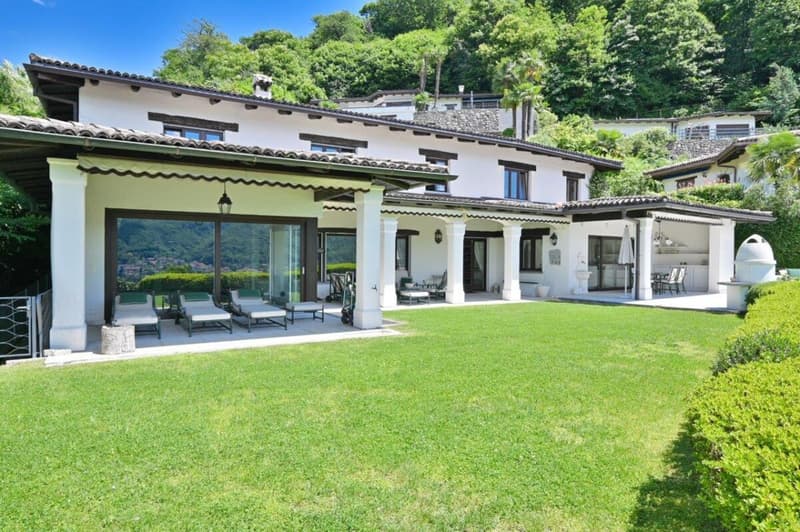 Stunning villa with Mediterranean charm, swimming pool and fantastic lake views (4)