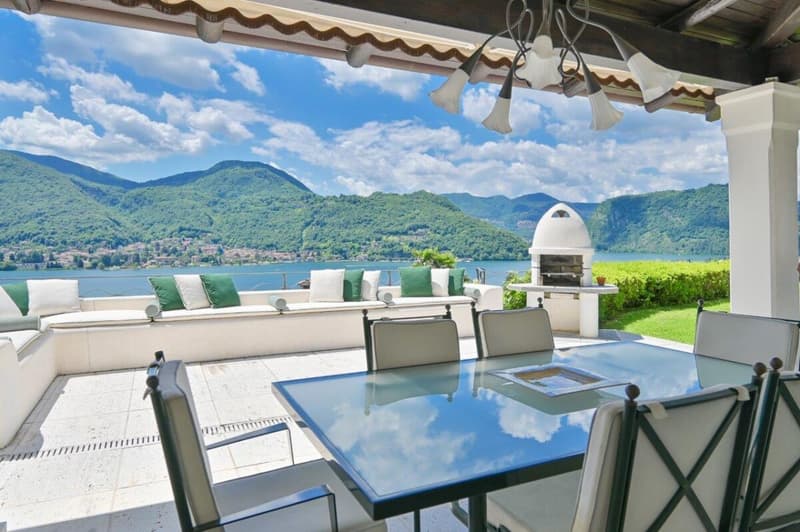 Stunning villa with Mediterranean charm, swimming pool and fantastic lake views (3)