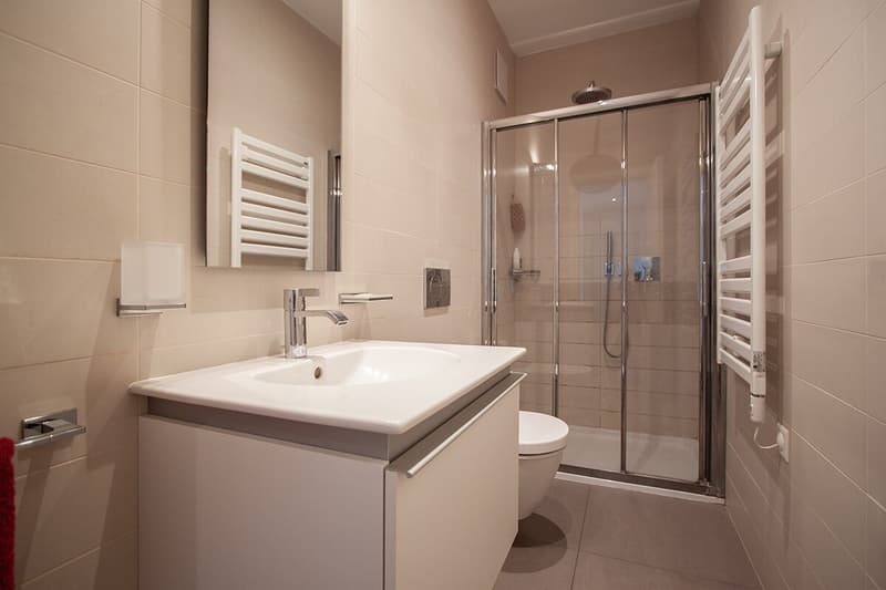 Moderno appartamento con vista lago in zona tranquilla (9)