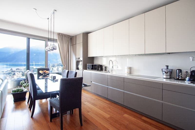 Moderno appartamento con vista lago in zona tranquilla (3)