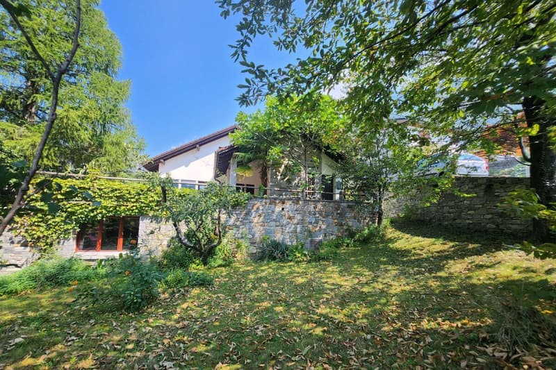 Einfamilienhaus mit grossem spektakulärem Garten (16)