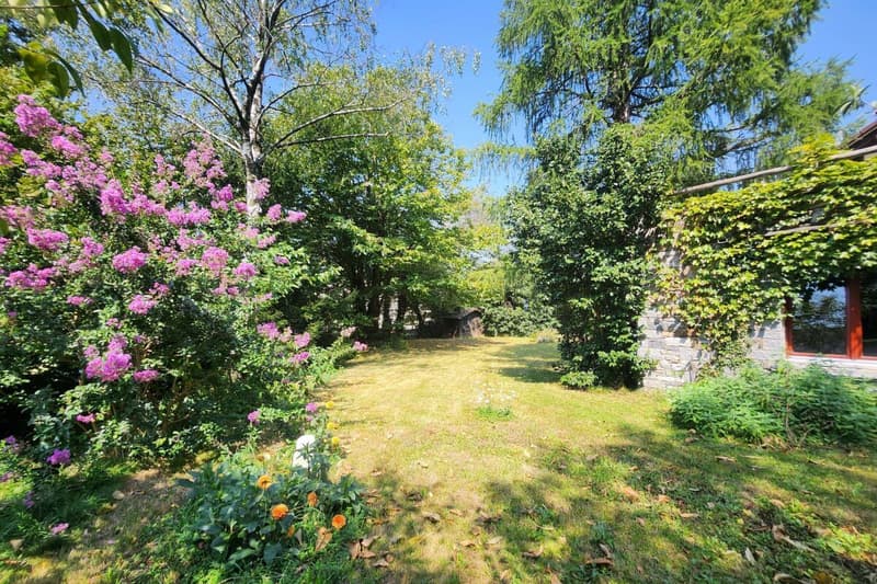 Einfamilienhaus mit grossem spektakulärem Garten (17)