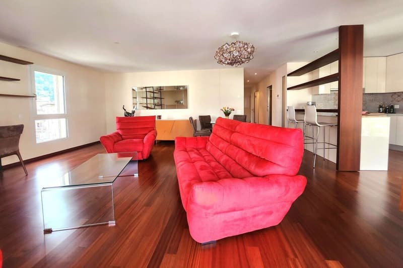 Moderne 3,5-Zimmer-Wohnung in privilegierter Lage in Giubiasco (2)