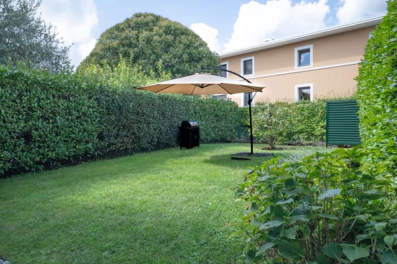 Elegante maisonnette avec double jardin à Montagnola (2)