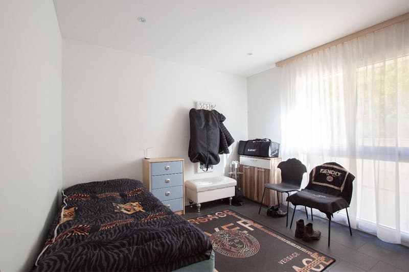 Modern apartment in a residence with swimming pool, sauna, and gym. (6)