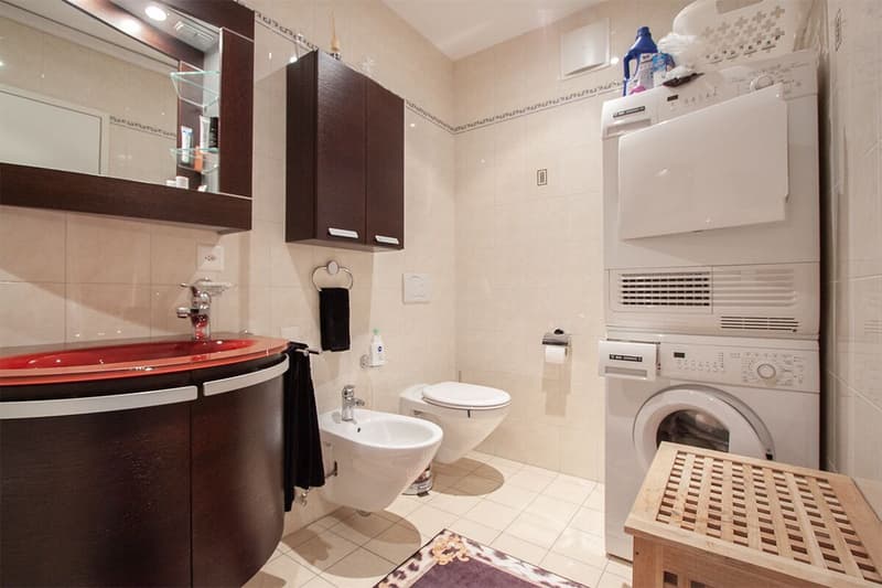 Modern apartment in a residence with swimming pool, sauna, and gym. (7)