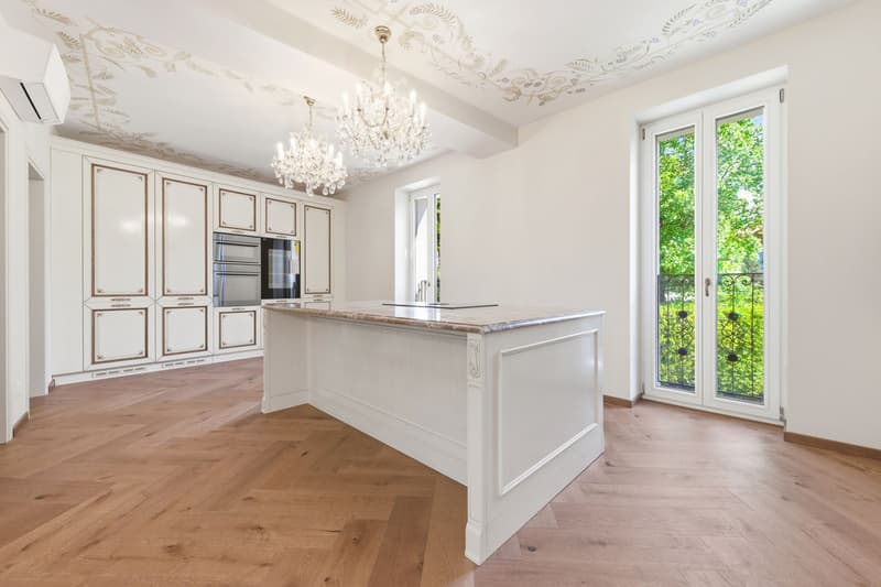 Lussuosa villa in quartiere residenziale, a due passi dalla città (3)