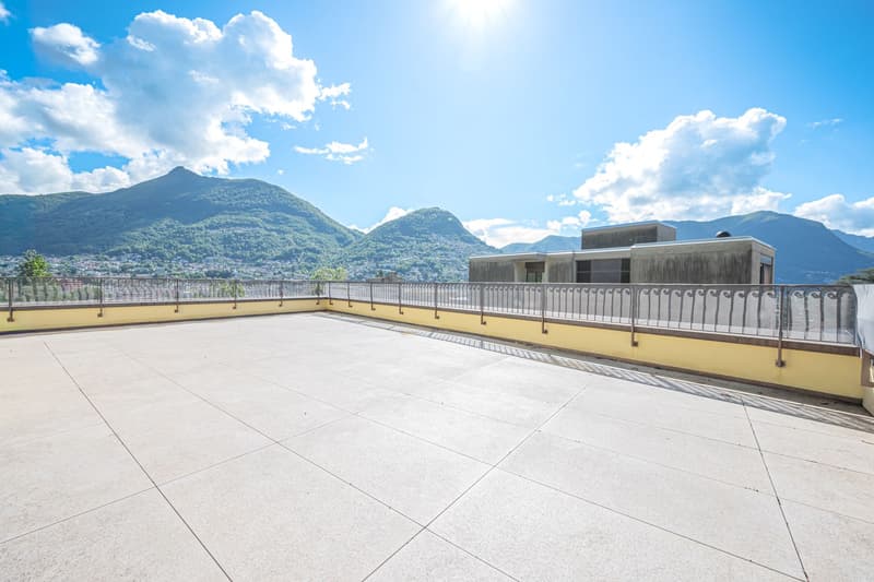 Lussuosa villa in quartiere residenziale, a due passi dalla città (14)